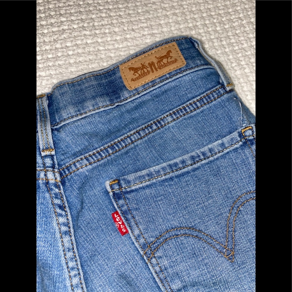 Levis